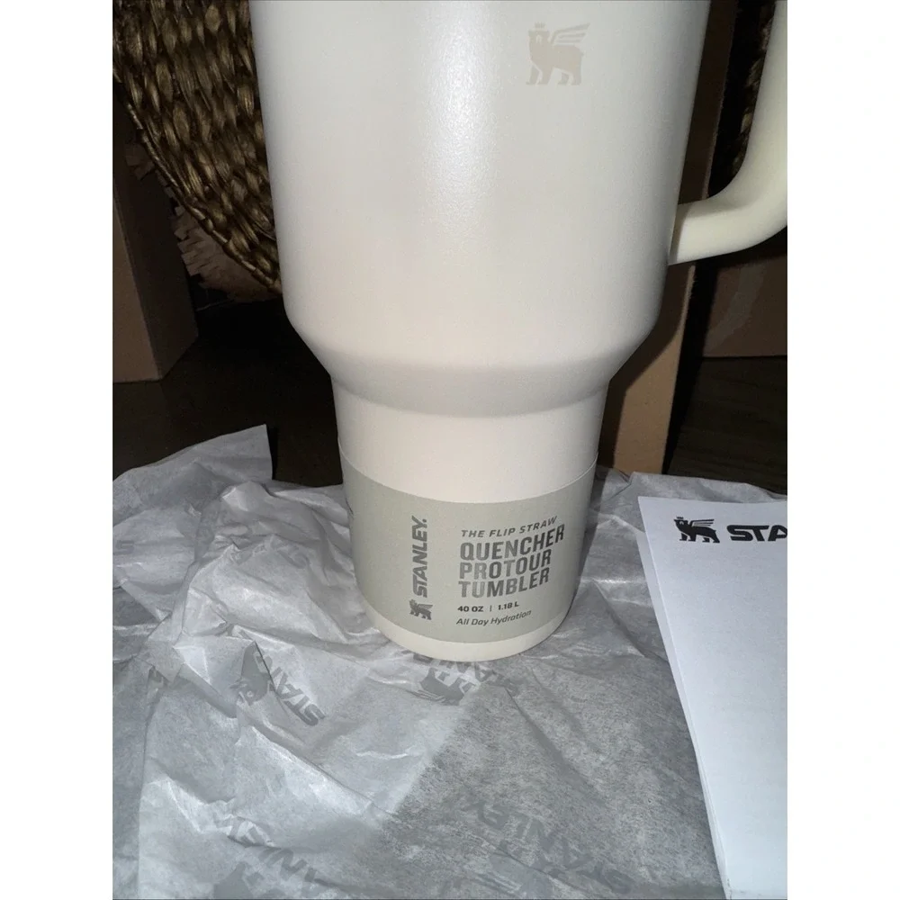 Stanley Cream Co40 oz Stainless Steel Quencher Pro Tour Tumbler- New With Tags - Picture 2 of 7